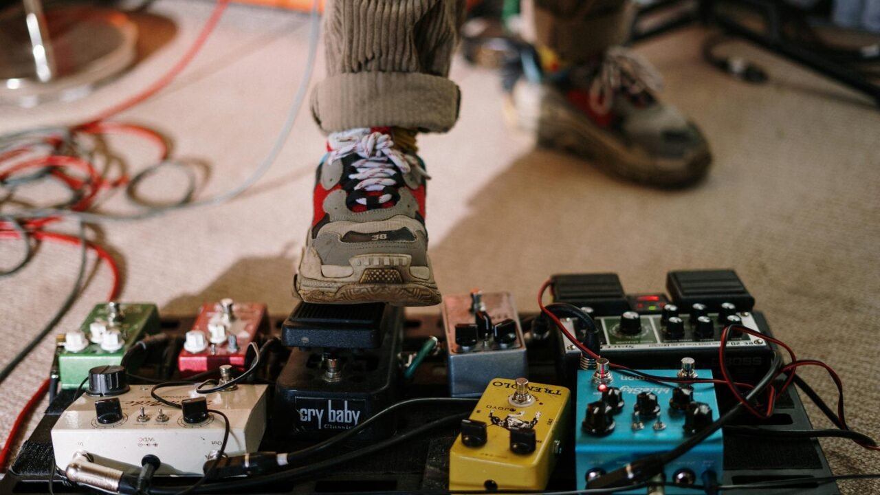 This AI guitar pedal let me roll my own effects
