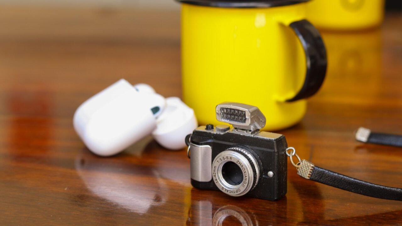 Apple Testing Camera-Equipped AirPods for AI Vision Integration