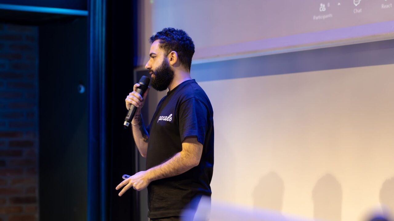 Anthropic CEO Amodei Clarifies Stance: No Ban on Open-Weight AI Models